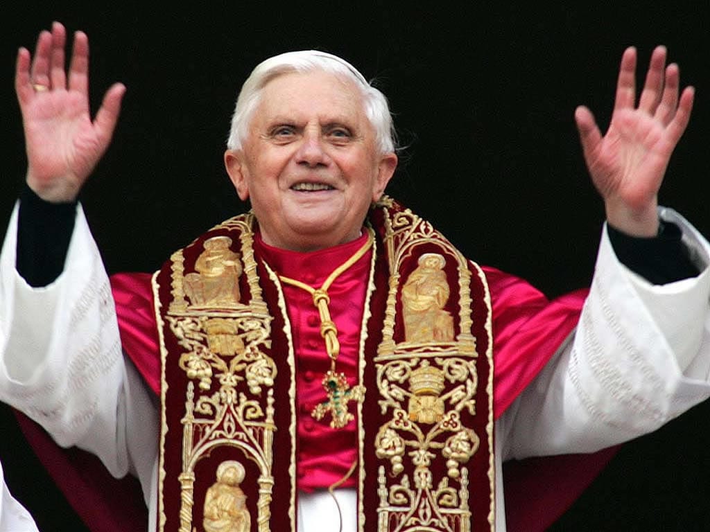 Morre Papa Bento XVI
